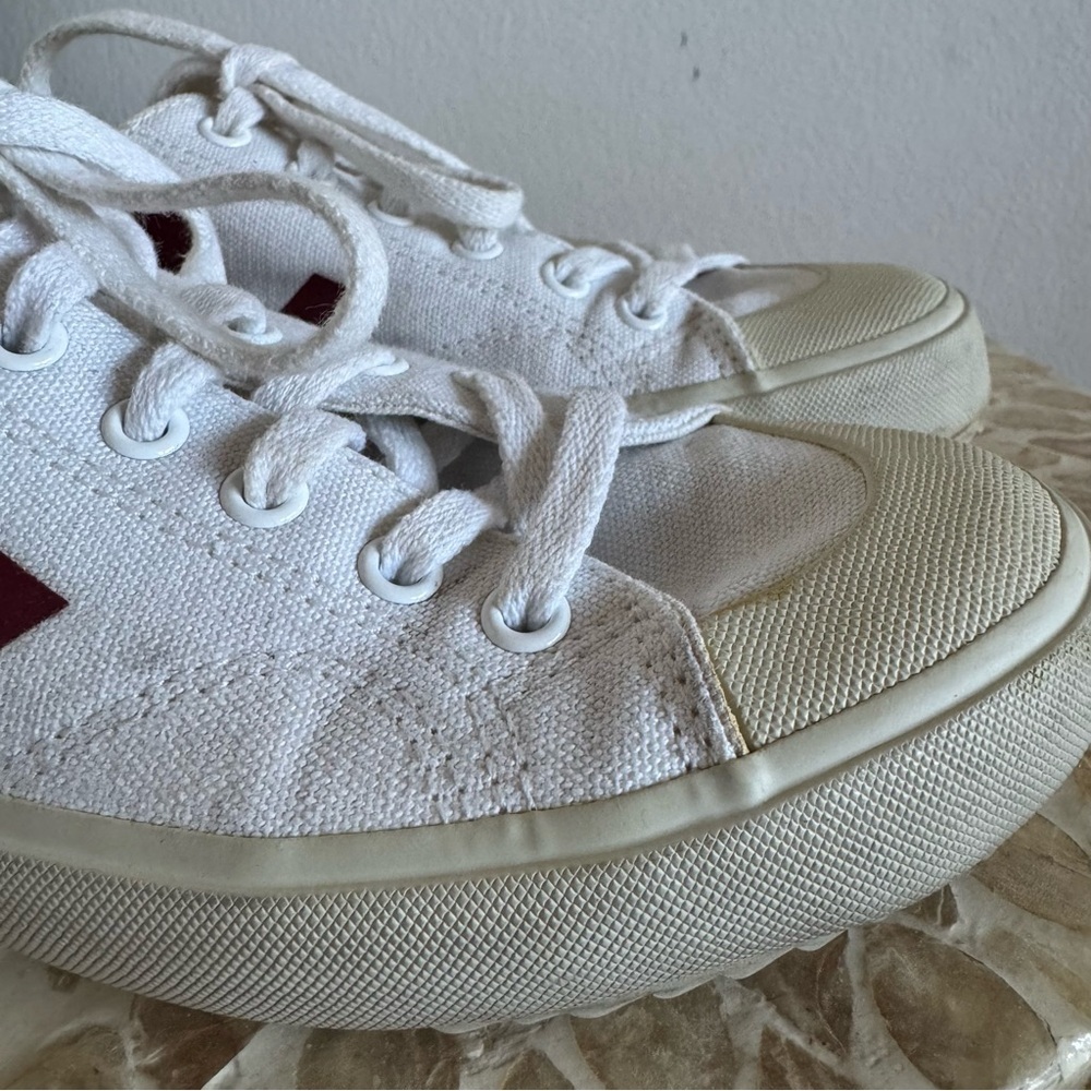 Veja White Nova Canvas Sneakers with Burgundy
Logo Accent size 6 - Picture 4 of 9